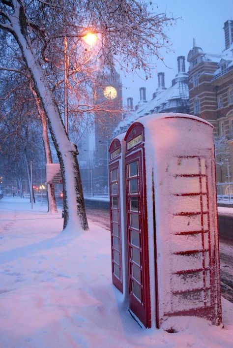 London in the snow! London In Winter, London Snow, London Wallpaper, England Aesthetic, London Dreams, A Snowy Day, Telephone Booth, London Aesthetic, Big Ben London