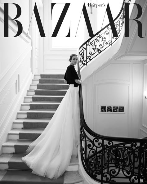 Dior Headquarters, Magazine Cover Design Ideas, Fashion Magazine Cover Design, Foto Scale, Victoria Tornegren, Bazaar Cover, Harpers Bazaar Covers, Style Icons Women, Icons Women