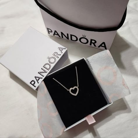 Sparkling Open Heart Necklace Heart Pandora Necklace, Pandora Necklace Aesthetic, Pandora Heart Necklace, Pandora Necklace Ideas, Simplistic Jewelry, Pandora Jewelry Necklace, Xoxo Jewelry, Pandora Bracelet Designs, Pandora Heart