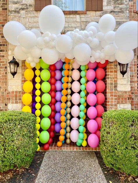 Back Drop With Ballons, Fun Balloon Arch, Colorful Party Centerpieces, Carnival Themed Balloons, Two Cool Balloon Arch, Gazebo Balloon Decorations, Quick Link Balloons, Birthday Party Arch Backdrop, Backdrop Balloon Ideas