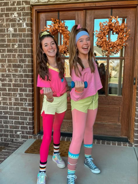 Cute Throwback Outfits For Spirit Week, Different Decades Costumes, Hippy Spirit Day Outfit, 80s Homecoming Theme Outfits, Spirt Week 80s Day, Retro Spirit Week Outfits, Decade Spirit Week Ideas, Twin Day Homecoming Week, Decades Day Spirit Week Outfit Ideas