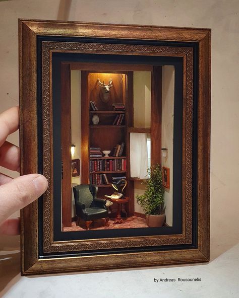 Room Box Miniatures, Miniature Artist, I Love Art, Bookshelf Art, Diy Shadow Box, Shadow Box Art, 3d Shadow Box, Miniature Rooms, Cardboard Art