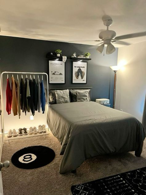 Simple Guy Bedroom Ideas, Cozy Room Decor For Men, Men Small Room Ideas, Aesthetic Mens Room Decor, Clean Men Room Aesthetic, Brucedropemoff Room, Bedroom Inspiration Men, Men’s Bedroom Inspiration, Uni Room Ideas Uk Men