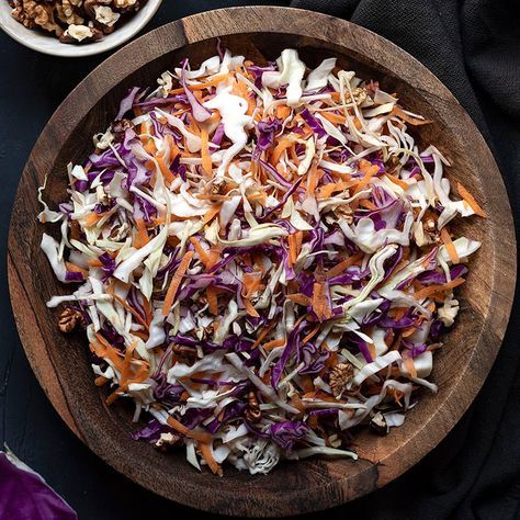 Greek cabbage salad recipe (Lahanosalata) Cold Slaw, Vinegar Coleslaw, Recipes For Salads, Blue Jean Chef, The Perfect Salad, Recipes Dips, Shrimp Salad Recipes, Homemade Coleslaw, Spicy Brown Mustard