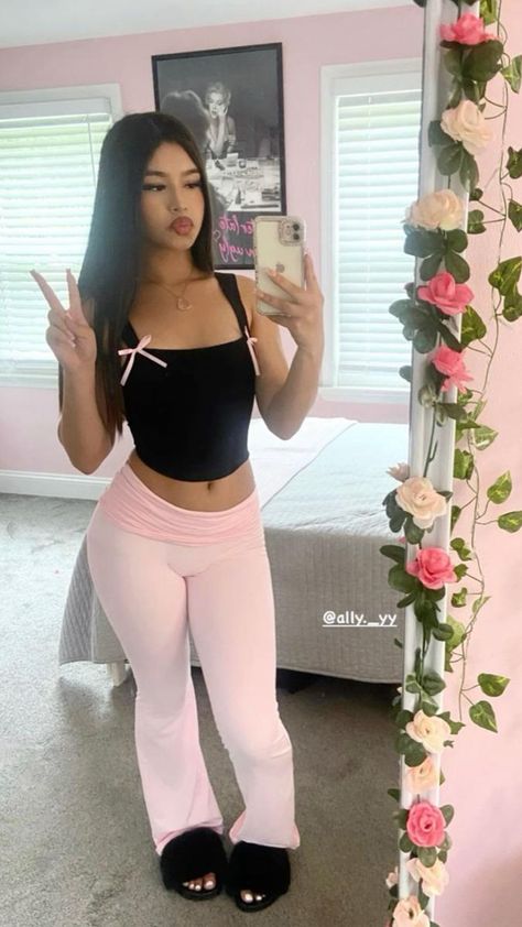 Trendy Latina Outfits, Cute Red Outfits Baddie, Cute Basic Baddie Outfits, Pink Out Day Outfits, Club Outfits For Petite Women, Latina Aesthetic Outfit Summer, Cute Pink Shirt Outfits, Outfit Ideas To Meet His Parents, Baddie Outfits With Jeans