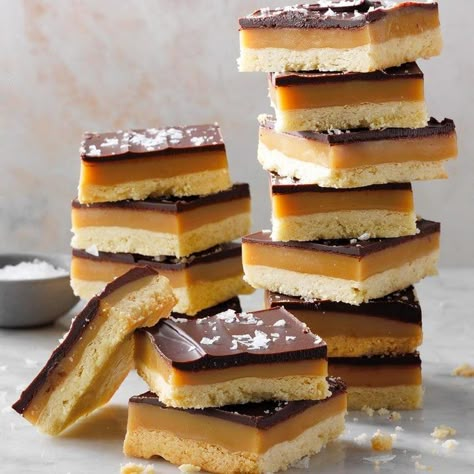 Million Dollar Bars, Millionaire Bars, Homemade Shortbread, Bar Desserts, Millionaire Shortbread, Bars And Squares, Shortbread Bars, Caramel Bars, Cookies And Brownies