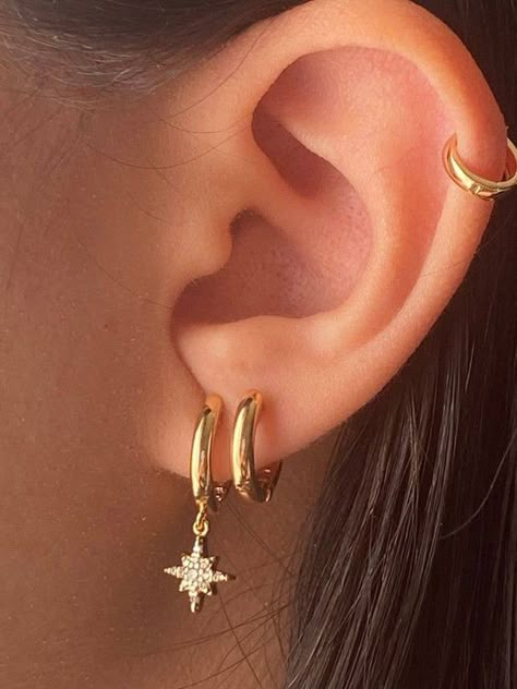 Minimalist Ear Piercings, Cool Ear Piercings, Pretty Ear Piercings, Cute Ear Piercings, Piercing Inspo, Jewelry Accessories Ideas, Dope Jewelry, Classy Jewelry, Piercing Ideas