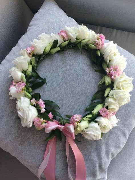 Pink And White Flower Crown, Quince Flower Crown, Quinceanera Flower Crown, How To Make Flower Crown, How To Make A Flower Crown, Flower Crown With Ribbon, Flower Crowns Diy, Tiara With Flowers, Flower Crown Birthday