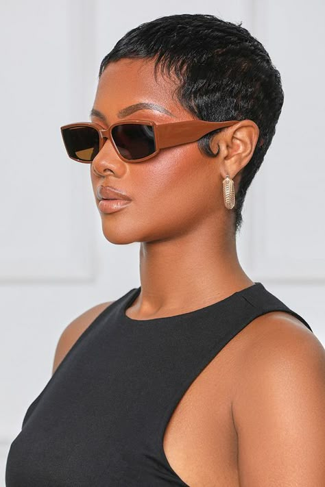 Short Pixie Haircuts: 15 Ideas for a Stylish Look - thepinkgoose.com Finger Waves Short Hair, Scrub Corpo, Short Hair Black, Long Hair On Top, Short Hair Pixie Cuts, Short Sassy Hair, Super Short Hair, Pixie Styles, Sassy Hair