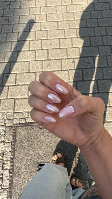 Ongles Rose Pastel, Short Classy Nails, Old Money Nails, Sophisticated Nails, Money Nails, Natural Nails Manicure, Popular Nail Colors, Minimal Makeup Look, Pink Chrome Nails