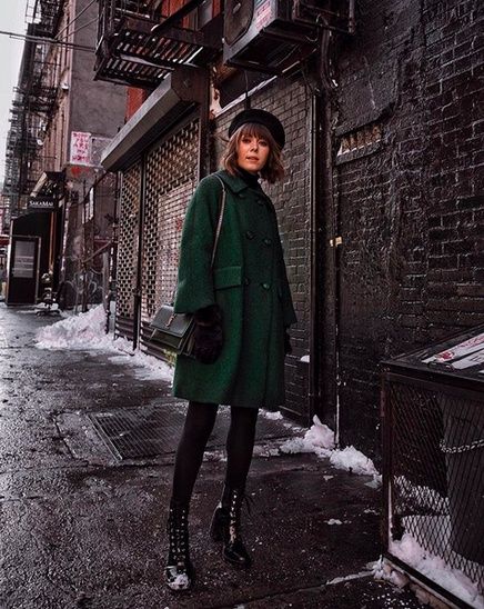 Slytherin Outfit Ideas, Baret Outfit, Slytherin Outfit, Green Academia, Jenny Cipoletti, Green Wool Coat, Black Turtleneck Sweater, Green Outfit, Green Coat