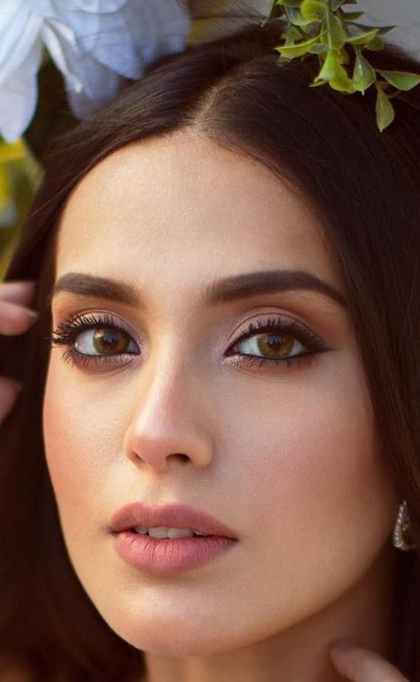 Pakistani Makeup Looks, Indian Skin Makeup, Indian Makeup Looks, Pakistani Makeup, Indian Eyes, Minimal Makeup Look, Indian Wedding Makeup, Indian Bride Makeup, Light Makeup Looks