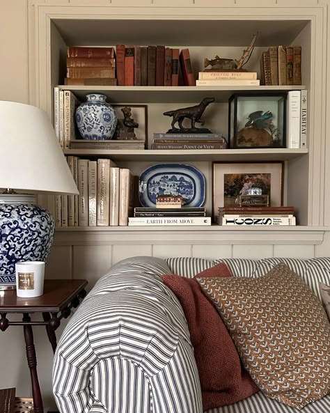 Marthas Vineyard Living Room, Transitional Home Inspiration, Sitting Chairs In Bedroom, Traditional Nancy Meyers Interiors, Traditional Eclectic Home, Traditional American Home Decor, Activity Room Ideas For Adults, Martha Stewart Home Aesthetic, Kiel James Patrick House