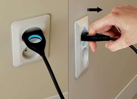 ordinary-objects-easy-plug Inventions Sympas, Production Design, Gadgets And Gizmos, Design Del Prodotto, Wall Plug, Yanko Design, Cool Tech, Cool Technology, Universal Design