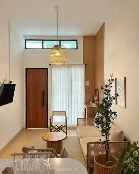 Live Room Decor Ideas, Mini Home Interior Design, Living Room Simple Ideas, Living Room With One Sofa, Ficus Triangularis, Decorating Living Room Ideas, Simple Living Room Ideas, Ruang Tv, Living And Dining Area