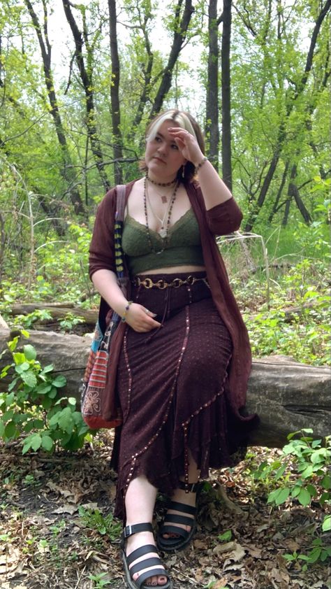 Witch Core Outfits Plus Size, Colourful Fairycore Outfit, Summer Skirt Outfits Midsize, Plus Cottagecore Outfits, Plus Size Witch Outfits, Indie Witch Aesthetic, Plus Size Hippie Goth, Layered Cottagecore Outfit, Whimsigoth Clothes Plus Size