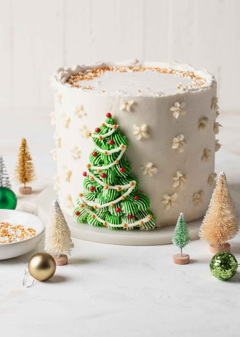 How to Make a Christmas Tree Cake — Style Sweet Christmas Vanilla Cake, Christmas Cakes Decoration, Christmas Cake Decoration Ideas, Simple Christmas Cake Decorations, Christmas Decorated Cakes, Small Christmas Cakes, Holiday Cake Ideas, Cake Christmas Decoration, Christmas Cake Ideas Easy