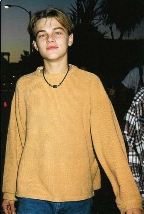 ◜ ˗ˏˋ🕊ˎˊ˗ ◞ 𝘱𝘪𝘯𝘵𝘦𝘳𝘦𝘴𝘵 ; 𝘤𝘰𝘴𝘮𝘪𝘤𝘨𝘰𝘵𝘩 Leonardo Dicaprio 90s, Young Leonardo Dicaprio, Leo Dicaprio, Hot Actors, Boys Boys Boys, Leonardo Dicaprio, Pretty People, Beautiful People, Actors