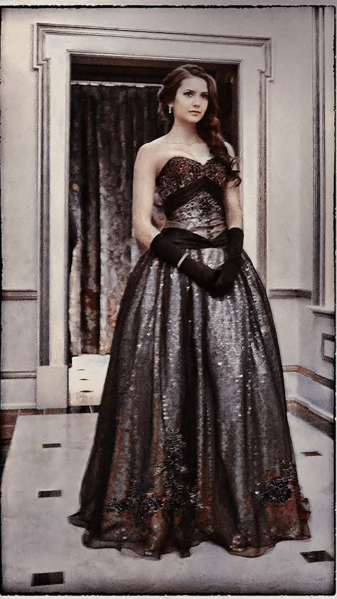 Vampire Diaries Ball Gowns, Elena Gilbert Gown, Elena Gilbert Dress Gowns, Elena Mikaelson Ball, Katherine Pierce Dresses, Elena Gilbert Prom Dress, Elena Gilbert Ball Gown, 2000s Ball Gown, The Vampire Diaries Dresses