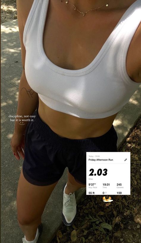 Running Pictures Ideas, Fit Instagram Story, Running Fitness Aesthetic, Jogging Story Instagram, Aesthetic Running Photos, Run Aesthetic Fitness, Jogging Caption Instagram, Running Ig Story Ideas, 5k Run Aesthetic