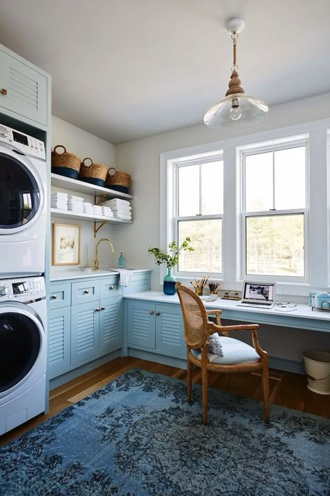 Mud Room Laundry Room Combo, Laundry Craft Rooms, Laundry Room Decorating, Laundry Room Ideas Small Space, Creative Desk, Desk Solutions, Tiny Laundry Rooms, Mudroom Laundry Room, Laundry Room Renovation