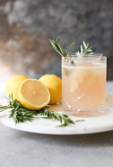 Spritzes, or as they were originally called Spritzers, are the perfect summer cocktail - cool, fruity, summery, and low alcohol Try my favorite recipes! #Cocktail #Recipe #Spritz Lemon Spritz, Dog Cocktail, Winter Cocktail Recipes, Christmas Cocktail Recipes, Spritzer Recipes, Lemon Cocktail, Spritz Recipe, Wine Slushie, Bitter Lemon