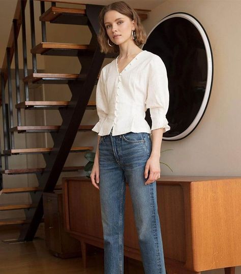 When it comes to blouses, try an architectural style with some volume to balance out the slim jeans. Pretty Summer Tops, Business Casual Jeans, Jeans Blouse, Pixie Market, Look Jean, Womens Denim, 2019 Fashion, Cinched Waist, Button Shirt