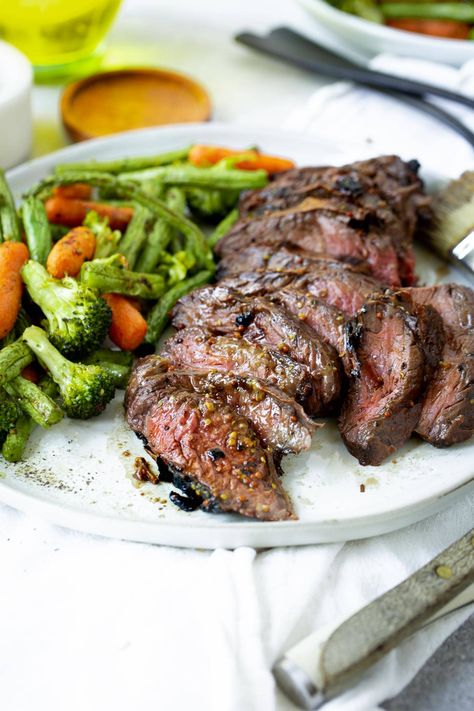 The steak marinade to end all steak marinades! This has everything the perfect marinade needs to create flavorful, juicy, tender, melt-in-your-mouth steak. #steakmarinade #beststeak #whatsteaktobuy Strip Steak Recipes, New York Strip Steak Recipes, Grilled Steak Recipe, Steak Marinades, New York Strip Steak, New York Strip, Grilled Steak Recipes, Low Carb Meal, Steak Marinade