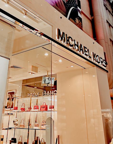 Michael Kors Aesthetic, Royalcore Aesthetic, Different Aesthetics, Luxury Life, Aesthetic Wallpaper, Royals, Aesthetic Wallpapers, Vision Board, Michael Kors