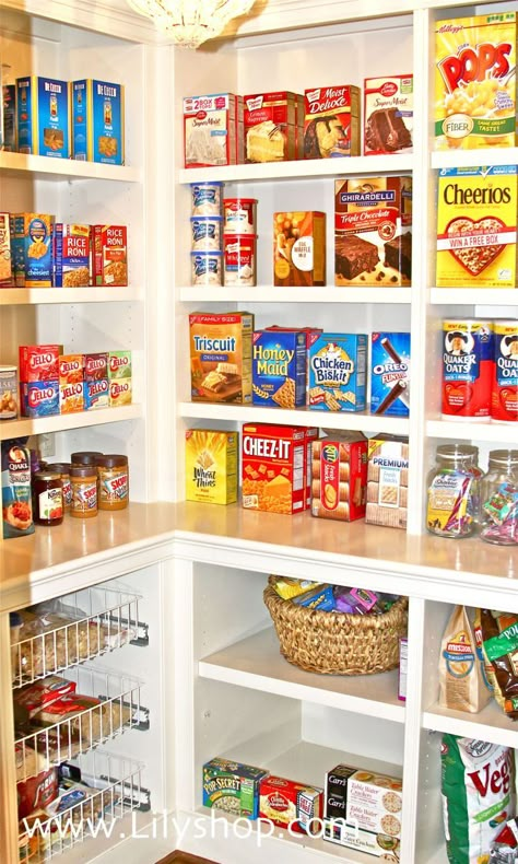 With my foolproof pantry organizing guide, there's no excuse for not having your cupboards in tip top shape. #lilyshop #jessiejane #howto #organize [media_id:1… Dream Pantry, House Pantry, Perfect Pantry, Pantry Laundry, Organized Pantry, Pantry Room, Pantry Remodel, Pantry Kitchen, Pantry Makeover