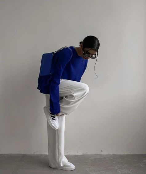 Casual Chique Stijl, Mode Inspo, Blue Outfit, 가을 패션, Mode Inspiration, Looks Style, White Pants, Winter Fashion Outfits, Insta Inspo