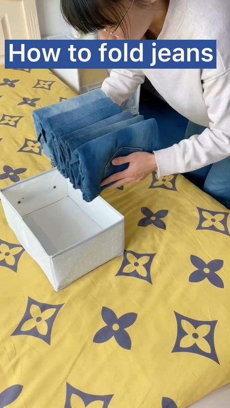 Jeans Folding, How To Fold Jeans, Folding Tips, Jean Organization, Couch Cleaning, Folding Jeans, Cleaning Furniture, Fabric Couch, Packing Hacks Clothes