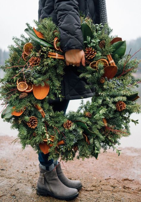 Julkransar Diy, Navidad Natural, Dekoratívne Vence, Jul Diy, Winter Ideas, Natural Christmas, Christmas Inspo, 2024 Christmas, Noel Christmas