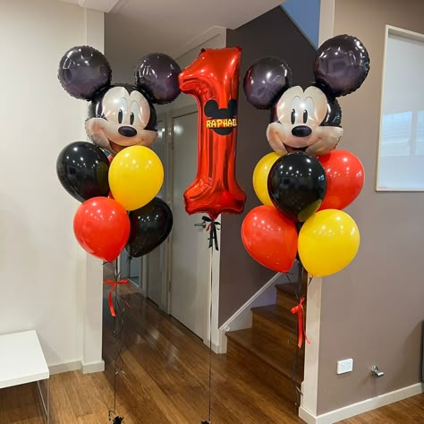 Mickey Mouse 1st Birthday Balloons, Mickey Balloon Bouquet, Mickey Mouse Clubhouse Balloons, Mickey Sports Birthday, Mickey Mouse Balloon Bouquet, Mickey Mouse Birthday Balloons, Mickey Centerpiece Ideas, Mickey Mouse Balloon Decor, Mickey Mouse Balloon Arch