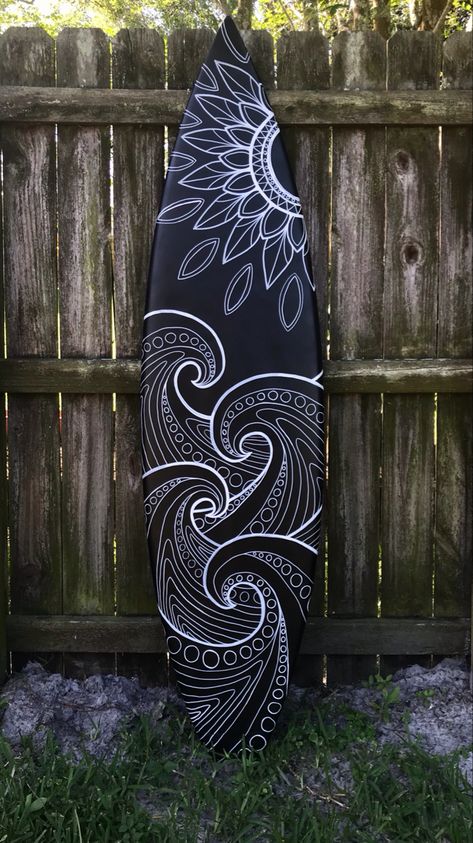 Surfboard Painting On Canvas Easy, Paddle Board Design Ideas, Surf Board Art Drawing, Surfboard Design Ideas Board Art, Surf Board Designs Surfboard Art Paint, Paint A Surfboard, Surfboard Design Aesthetic, Painted Surfboards Ideas, Cool Surf Board Designs