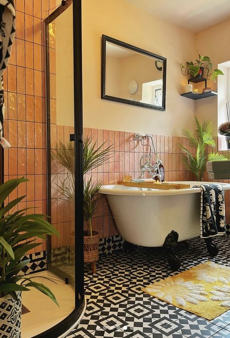 Vibrant Bathroom, End Terrace House, Eclectic Bathroom, Bathroom Color, Bathroom Colors, House Bathroom, Bath Tub, Beautiful Bathrooms, Dream House Decor