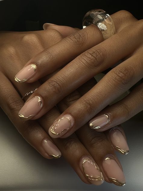 Clean Short Nails Ideas, Neutral Gel X Nail Designs, Nails Design Fall 2024, Short Soft Gel Nails, Biab Short Designs, Nails On Brown Skin Black Women, Short Nail Gold Designs, Cream Nails Designs Classy, Thanksgiving Square Nails