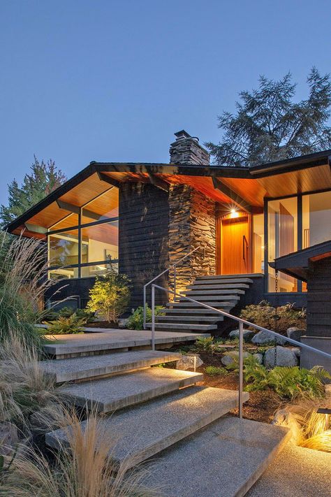 Midcentury ranch-style house gets inspiring transformation in Seattle Ranch House Front Deck, Parking Design Home, 70s House Exterior, Shed Architecture, Ranch House Designs, Mid Century Exterior, Mid Century Ranch, House Shed, Modern Ranch