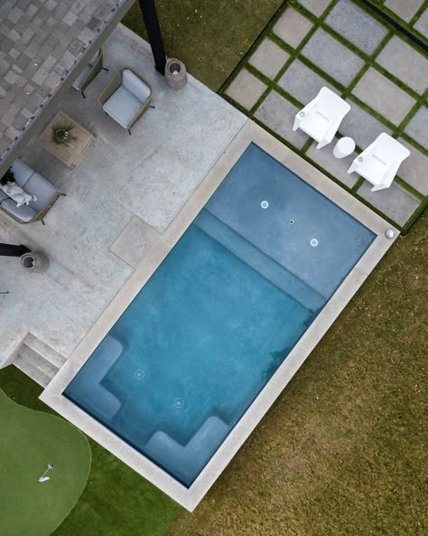 Splash & Putt — Texas Tiny Pools Small Pool Layout, Basic Pool Ideas, Raised Edge Pool, Small Backyard Pools Florida, Plunge Pool Sizes, 10 X 20 Pool, Small Gunite Pool Ideas, Smaller Pool Ideas, Medium Size Backyard Pools