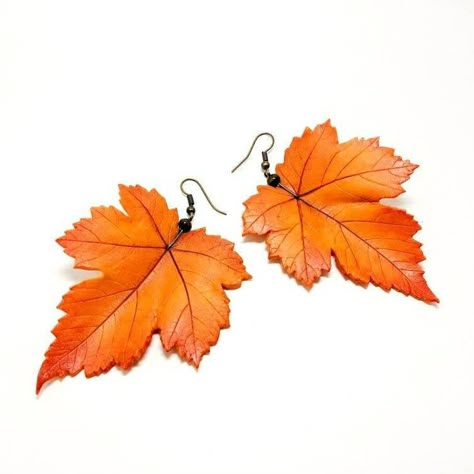 These oversize statement drop earrings are made of polymer clay and wooden beads. Real leaves have been used for imprint. That is why they are so detailed and realistic - you can clearly see every vein on the leaf. Each pair is one of a kind - as unique as every leaf on a tree. Leaf Earrings Diy, Autumn Accessories, Stara Zagora, Polymer Flowers, Polymer Clay Flower Jewelry, Diy Earrings Polymer Clay, Clay Dangle Earrings, Clay Crafts Air Dry, Real Leaves