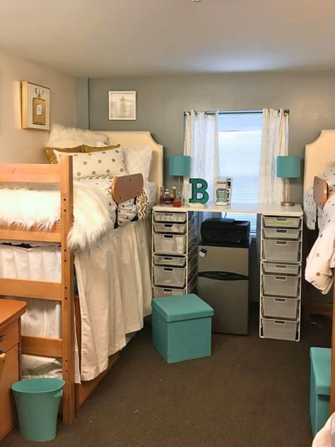 15 Things I Wish I Brought to College My Freshman Year Dorm Shoe Storage Ideas, Dorm Room Shoe Storage, Small Dorm Storage Ideas, Ikea Dorm Hacks, Under Bed Dorm Storage, Dorm Underbed Storage Ideas, Dorm Room Furniture Arrangement, Dorm Under Bed Storage, Dorm Room Essentials Freshman Year