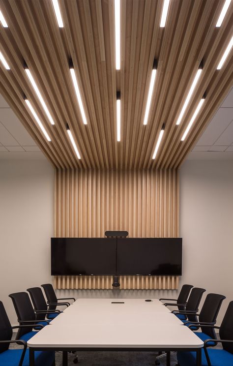 Kalis C/S | Intra lighting Ceiling Light Design Office, Ceiling Panelling Design, Wooden Ceiling Design Office, Office Interior Design Ceiling, Conference Room Lighting Design, Office Celling Design Ideas, Boardroom Ceiling Design, Office Lights Ceiling, Office Lighting Design Ceiling