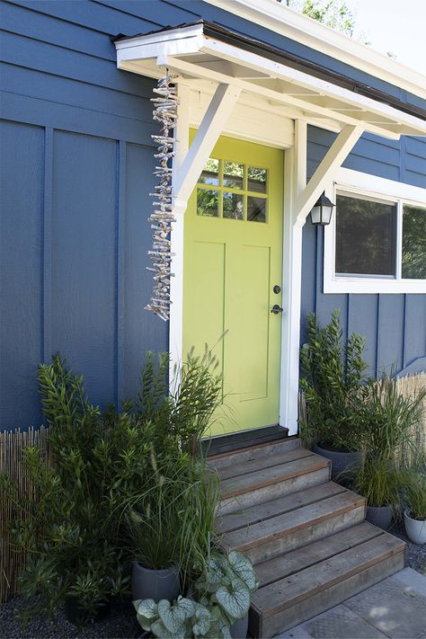 Blue House With Green Door, Navy House Exterior, Mid Century Southwest, Aqua Front Doors, Green Exterior House Colors, Green House Exterior, Navy Houses, Green Fence, Carlton House