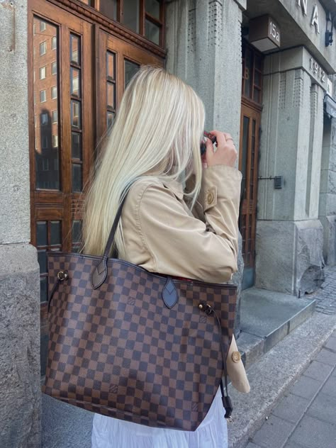 Lv Never Full Bag, Lv Bag Neverfull, Never Full Bag Louis Vuitton, Louis Vuitton Purse Outfits, Lv Neverfull Mm Outfit, Neverfull Mm Outfit, Neverfull Outfit, Lv Tote Bag, Never Full Bag