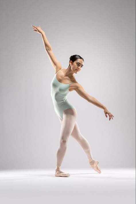 Female Ballet Poses, Ballet Poses For Photoshoot, Ballerina Studio Photography, Dance Poses For Pictures Ballet, Dance Photoshoot Poses Ballet, Dance Photoshoot Poses Pointe, Ballet Photoshoot Poses Kids, Ballet Poses Photography Photo Shoot, Dance Poses Ballet