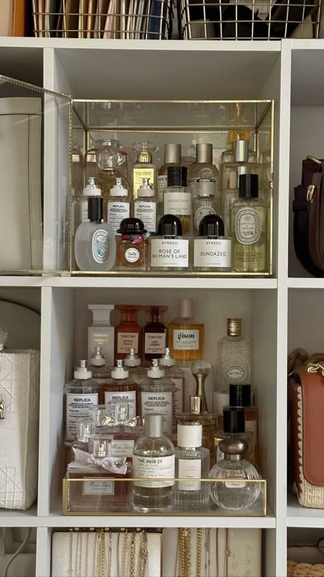 Koleksi Parfum, Perfume Organizer, Perfume Storage, Organizer Ideas, Perfume Organization, 가을 패션, Perfume Collection, Bedroom Inspo, My New Room