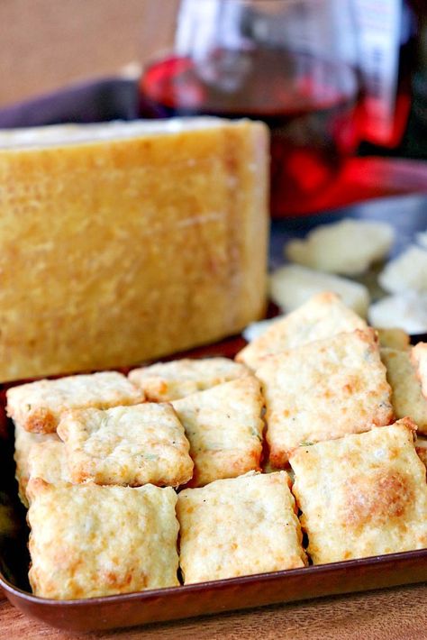 When you're in possession of the "King of Cheese," you want to use it in everything from snacks to the main course. Today I'm using it in these Crispy Golden Parmigiano-Reggiano Parmesan Fennel Crackers. They're delectably addicting with their nutty, cheesy Parmesan flavor and their mild hint of fennel. - kudoskitchenbyrenee.com Onion Appetizers, Fall Recipes Appetizers, Caramelised Onion Tart, Bagel Chips, Pumpkin Hummus, Thanksgiving Appetizer Recipes, Fall Appetizers, Fall Snacks, Parmigiano Reggiano