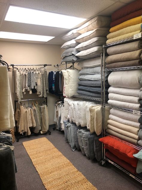 Organized bedding for staging warehouse Staging Storage Ideas, Home Staging Storage Ideas, Staging Warehouse Organization, Home Staging Warehouse Organization, Organized Bedding, Small Warehouse Design Storage, Tablecloth Storage, Prop Organization, Pillow Storage Ideas