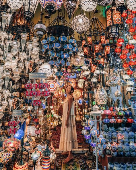 It's the oldest and largest covered market in the world. The Grand Bazaar is home to more than 4,000 stalls and 22 entrances - most tourists get completely lost inside. It's impossible to have any sense of direction once inside - let the labyrinth of shops lead the way. Shoppers should be prepared to haggle and bargain at all stalls inside the bazaar. #istanbul #turkey Istanbul Turkey Travel, Istanbul Pictures, Umbrella Street, Turkey Vacation, Grand Bazaar Istanbul, Turkey Travel Guide, Istanbul Turkey Photography, Visit Istanbul, Istanbul Photography