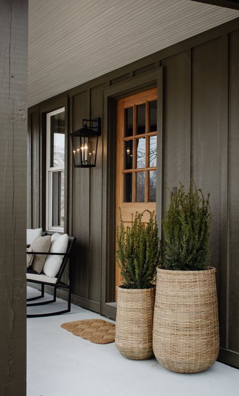 Two Door Front Porch Ideas, Front Porch Decor Ranch Style House, Front Door Container Ideas, Garage Outdoor Decor, Modern Farmhouse Front Porch Decor Ideas, Organic Home Exterior, Timber Front Porch, Organic Modern Front Door, Large Front Porch Furniture Ideas